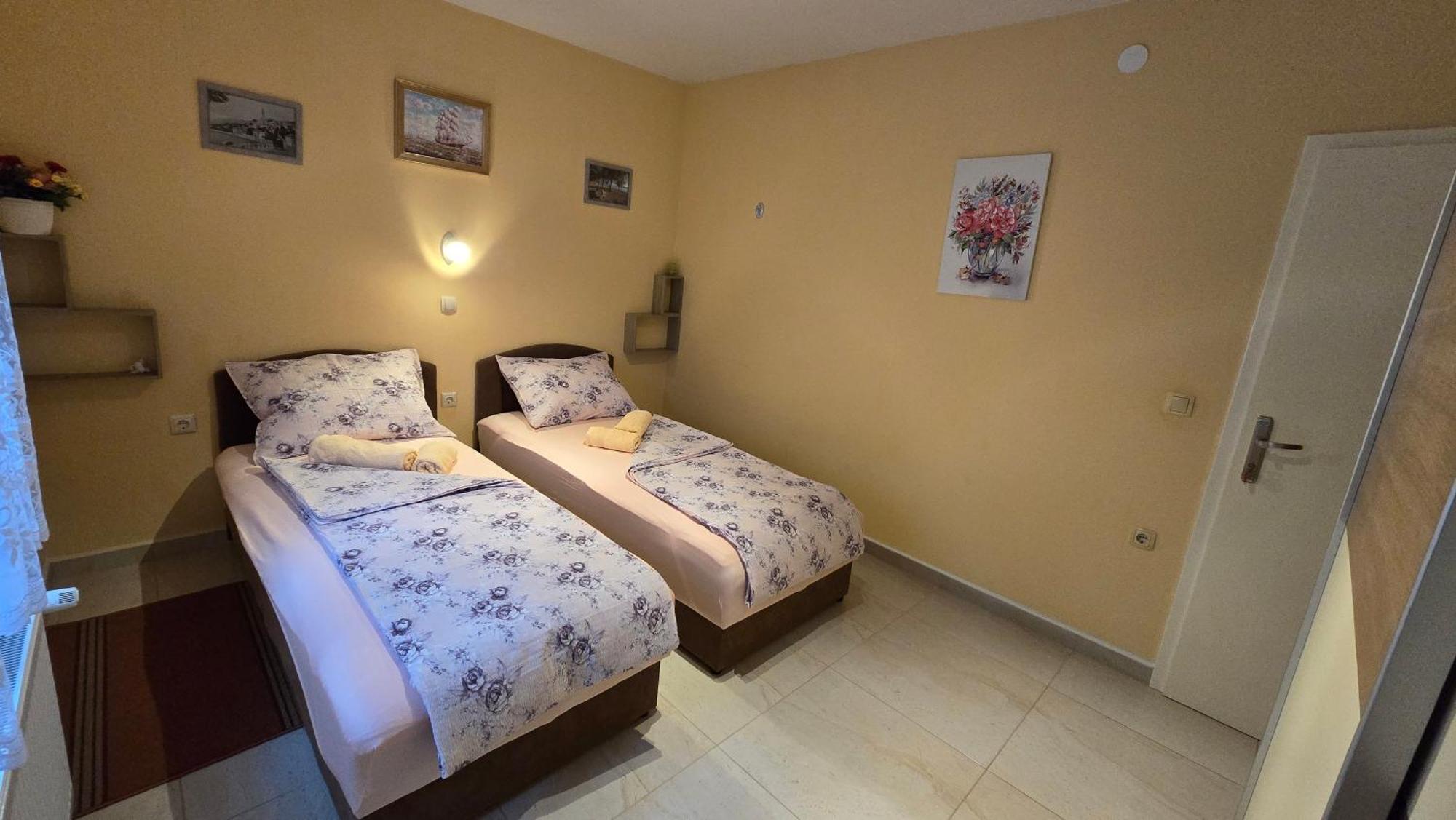 Apartmani Plavsic Нови-Винодолски Экстерьер фото