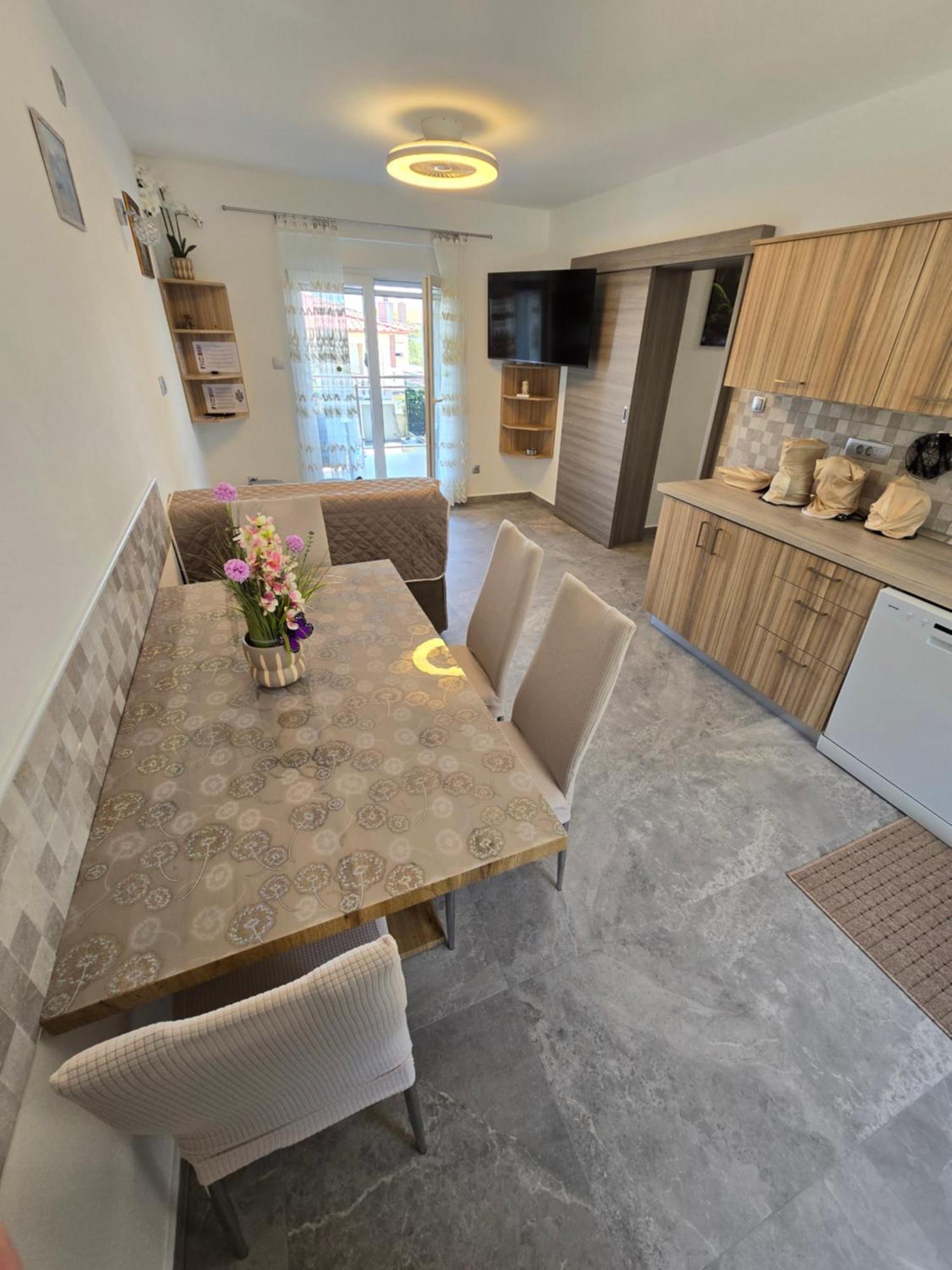 Apartmani Plavsic Нови-Винодолски Экстерьер фото