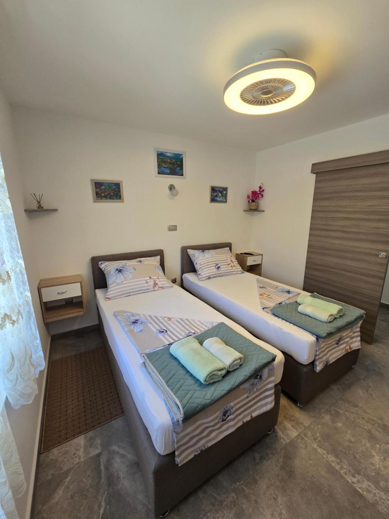 Apartmani Plavsic Нови-Винодолски Экстерьер фото