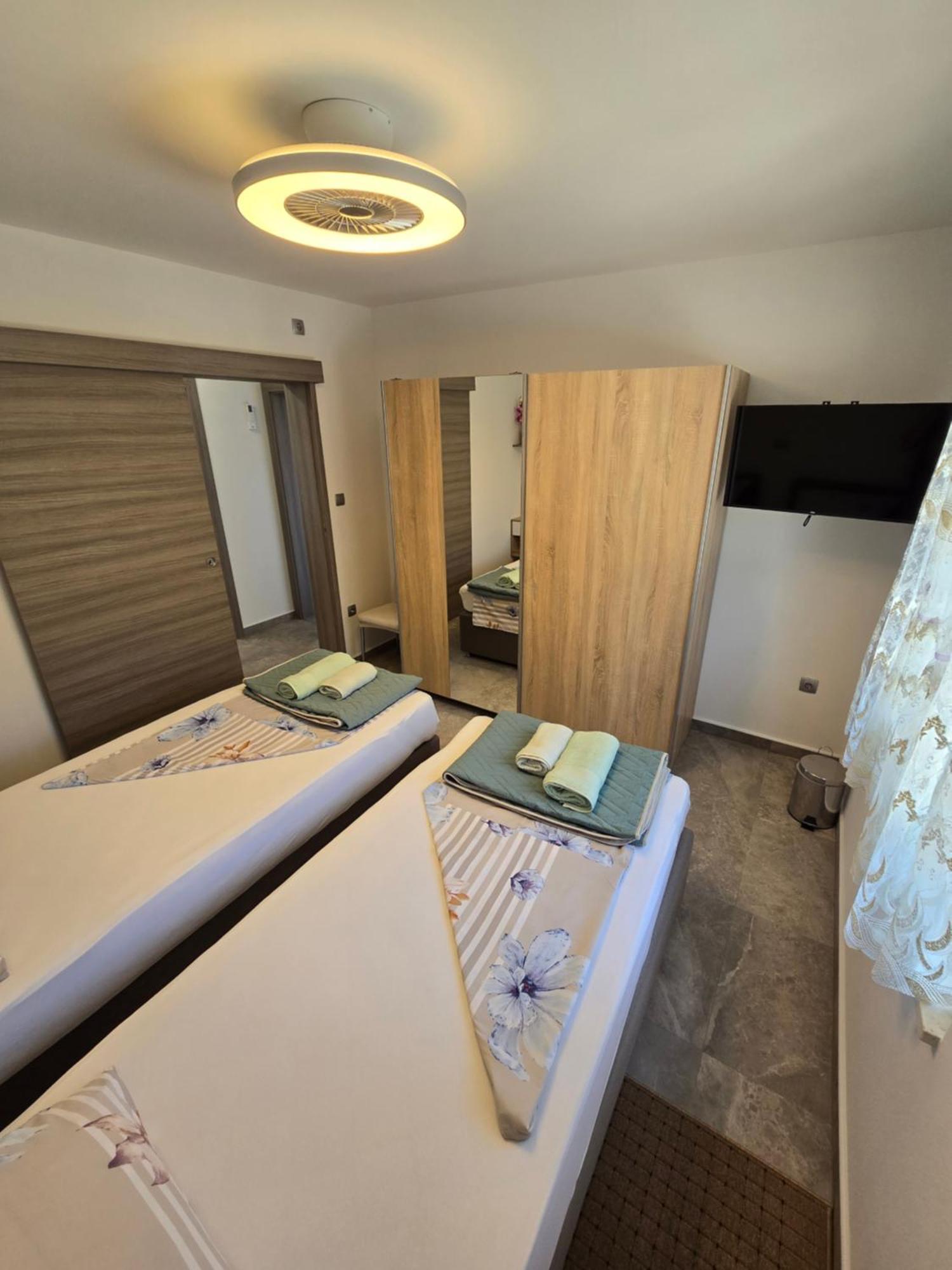 Apartmani Plavsic Нови-Винодолски Экстерьер фото